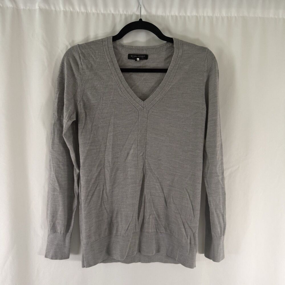 Banana Republic 100% Merino Wool Sweater Women's Small Grey Knit Vneck Pullover